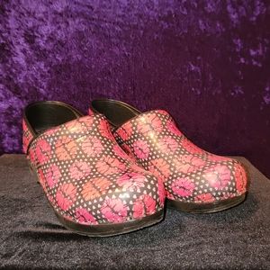 Sanita PRO Red Lipstick Kiss Print Women's Size EU 39 /US 7.0-7.5Clogs